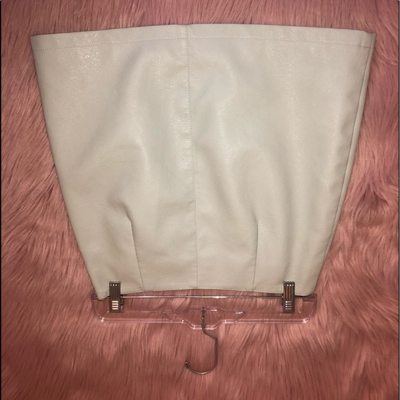 Faux leather a line skirt - Picture 2 of 2